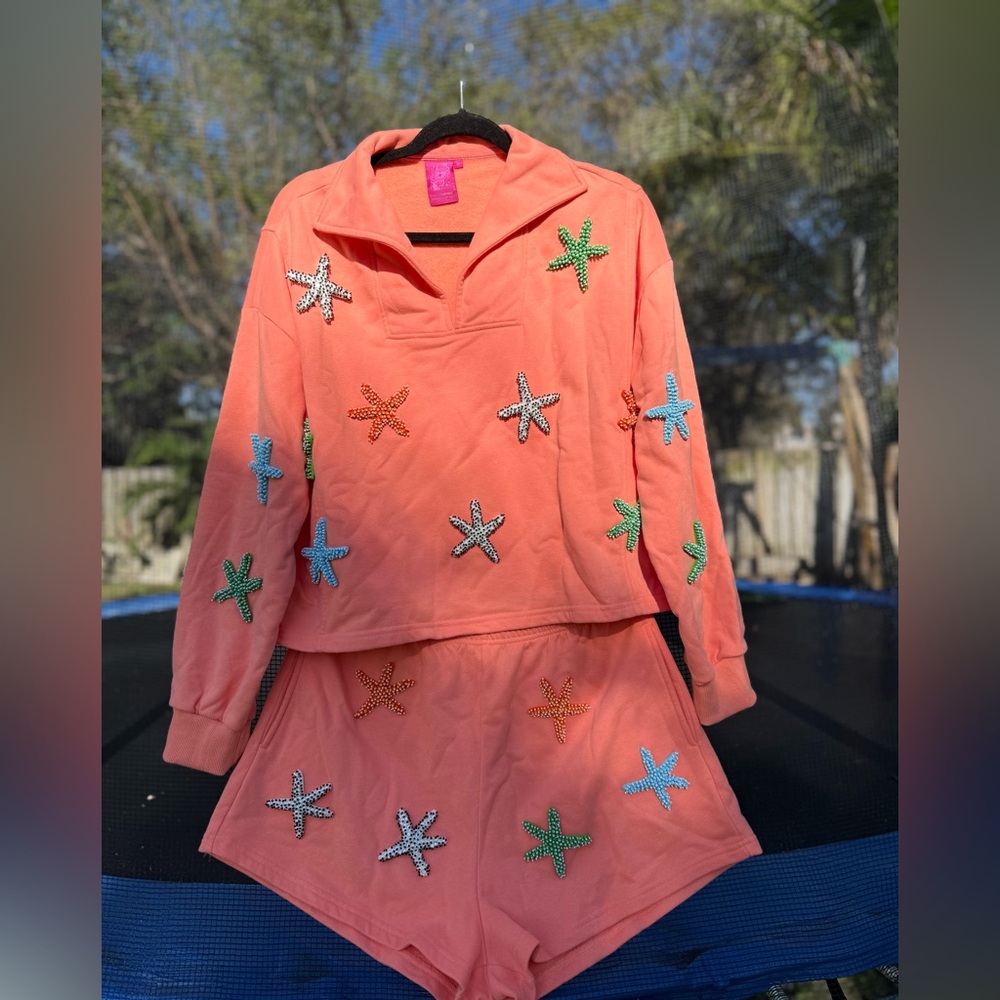 Queen of sparkles set M like new. It’s oversized